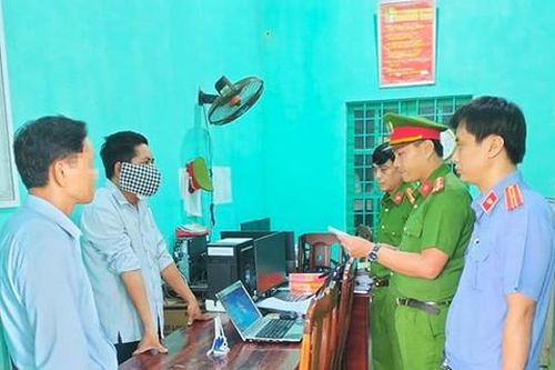 Lập 13 hồ sơ cấp sổ đỏ trái quy định, 4 cán bộ bị khởi tố
