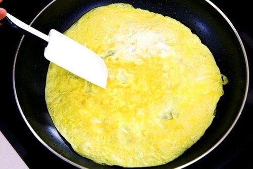 Mẹo chiên trứng vàng xốp, thơm ngon cực đơn giản
