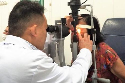 Bệnh đau mắt đỏ hoành hành, nhiều người biến chứng nhập viện