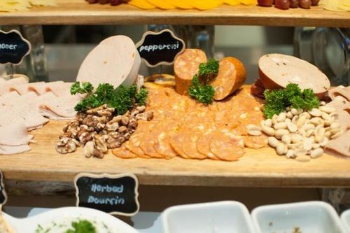 Bùng phát vi khuẩn Listeria gây tử vong có liên quan đến thịt nguội thái lát