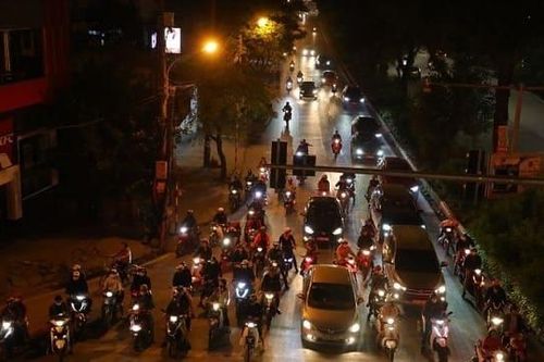 Quy định mới nhất về thời gian bắt buộc bật đèn xe, khung giờ bấm còi xe