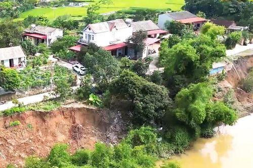 Bắc Giang công bố tình huống khẩn cấp sự cố sạt lở bờ sông Thương