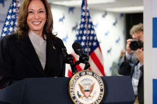 Bà Kamala Harris dẫn trước ông Donald Trump trong thăm dò mới