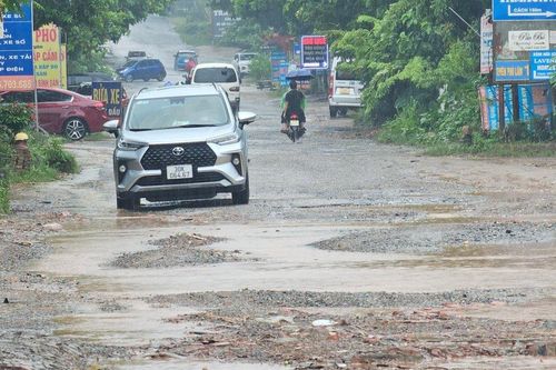 Tỉnh lộ 35 xuống cấp nghiêm trọng vì dự án chậm triển khai