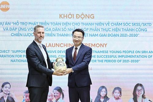 Hơn 1 triệu USD hỗ trợ toàn diện sức khỏe sinh sản thanh niên Việt Nam