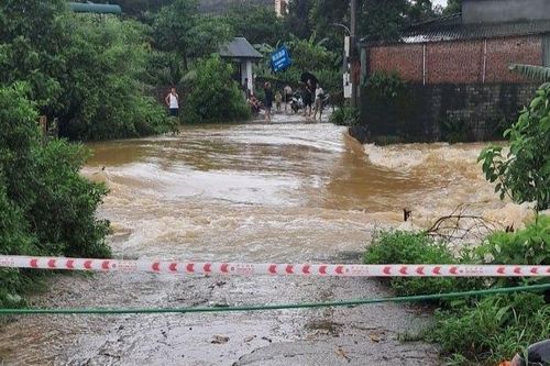 Hà Nội: Một người chết do lũ cuốn