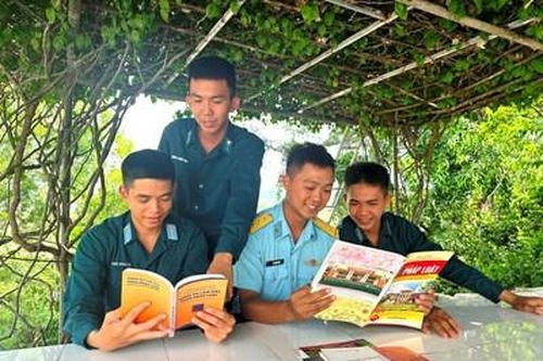 Lính ra-đa thích đọc sách
