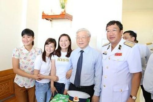 Sức lan tỏa mạnh mẽ từ nhà lãnh đạo giản dị, gần gũi, ân cần