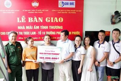 Bộ đội Biên phòng tỉnh Khánh Hòa phối hợp trao nhà 'Mái ấm tình thương'