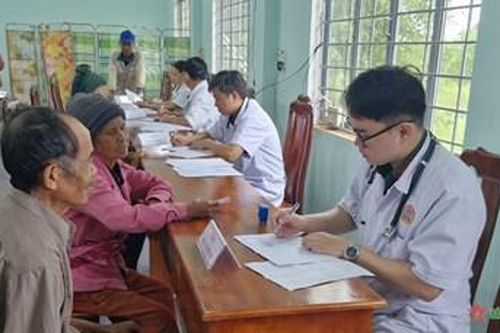 Binh đoàn 15: Khám bệnh, cấp thuốc miễn phí cho hơn 500 người dân