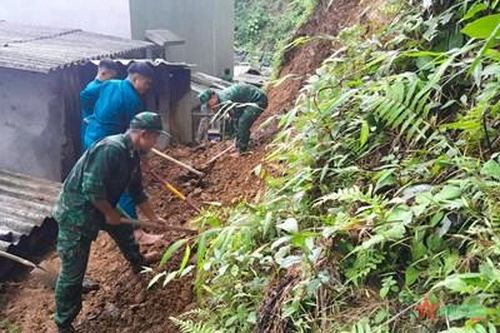 Bộ đội Biên phòng tỉnh Thanh Hóa phối hợp cùng địa phương khắc phục hậu quả mưa lũ