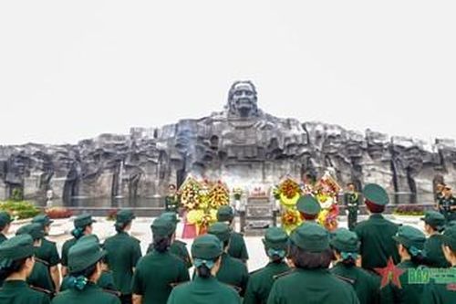 Phụ nữ Quân khu 5 tri ân các Bà mẹ Việt Nam anh hùng