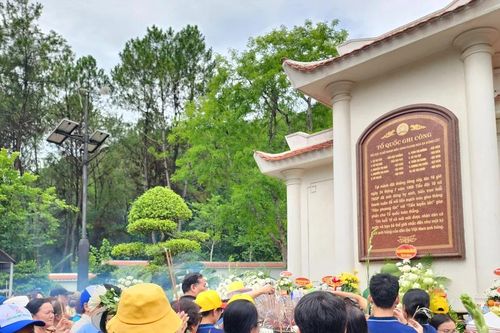Lễ giỗ 10 nữ anh hùng liệt sĩ thanh niên xung phong Ngã ba Đồng Lộc