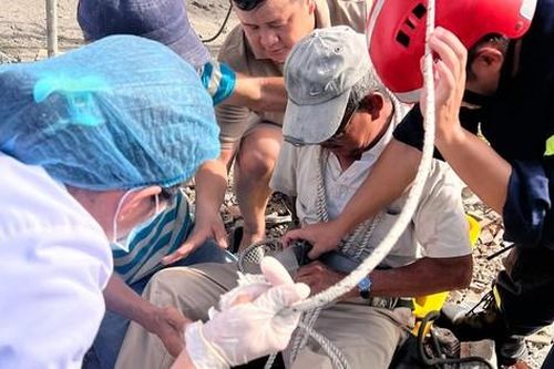 Nam công nhân gãy chân, mắc kẹt trên giàn giáo công trình ở Đà Nẵng