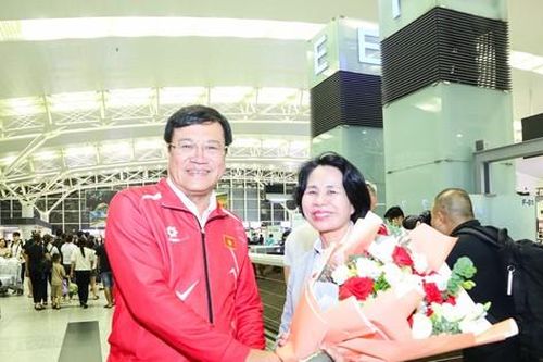 Đoàn thể thao Việt Nam lên đường sang Pháp trong đêm, sẵn sàng cho Olympic Paris
