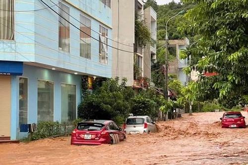 Mưa lớn kéo dài, nhiều nơi ở Sơn La ngập sâu, giao thông bị chia cắt
