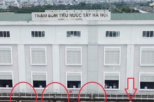 Khu vực phía Tây Hà Nội 'chìm' trong nước, trạm bơm 'nghìn tỷ' vẫn hoạt động cầm chừng
