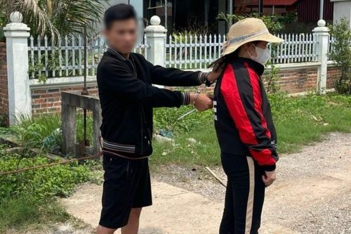 Truy tố đối tượng dùng tua-vit giết người