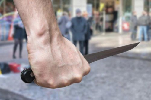 Lĩnh án vì đâm cán bộ công an phường trước trụ sở