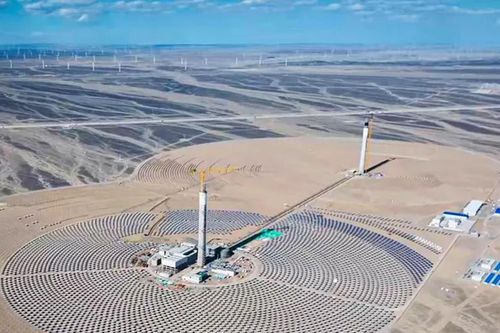 Hai tòa tháp đặc biệt hút ánh sáng mặt trời tạo ra 1,8 tỷ kWh điện