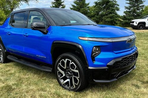 Ford và GM hoãn kế hoạch sản xuất xe điện, tập trung xe động cơ đốt trong