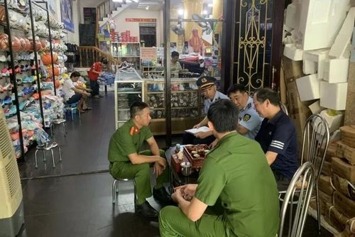 Phát hiện hàng nghìn sản phẩm có dấu hiệu giả mạo nhãn hiệu Nike và Adidas