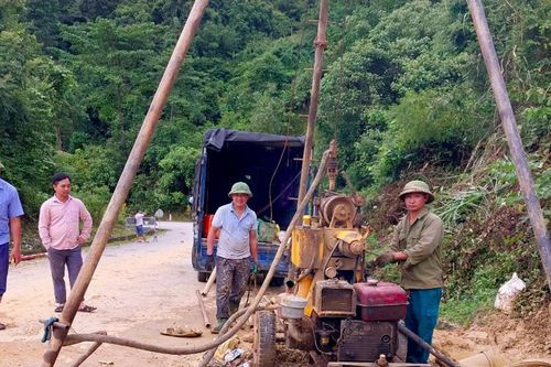 Khoan thăm dò địa chất tại điểm sụt lún Quốc lộ 16