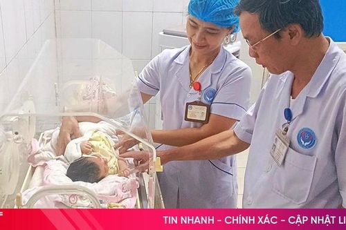 Cứu sống bé trai bị bỏ rơi nơi bờ ruộng