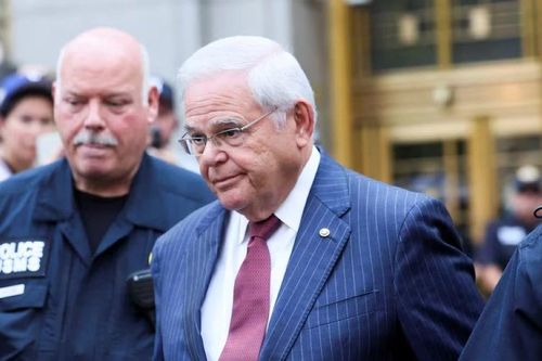 Thượng nghị sỹ Mỹ Bob Menendez thông báo từ chức
