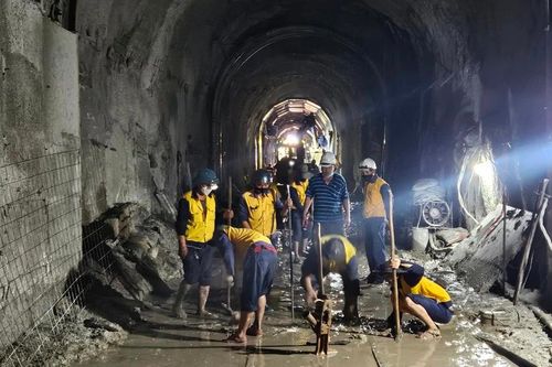 Nguy cơ sạt lở, ngập úng hàng trăm vị trí trên tuyến đường sắt