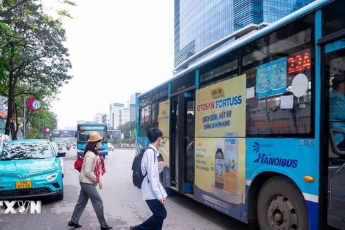 Hà Nội: Thí điểm dùng thẻ vé điện tử trên 25 tuyến xe buýt