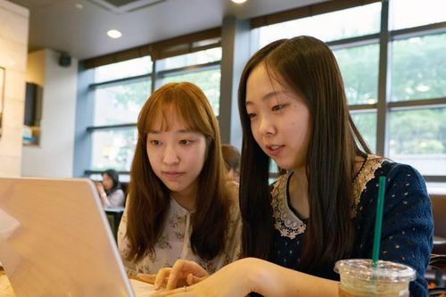 Xu hướng tỷ lệ nữ giới có việc làm cao hơn nam giới ở Hàn Quốc