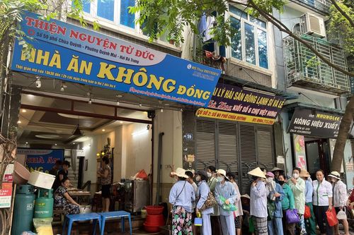 Ấm lòng những 'Nhà ăn không đồng' tại Hà Nội