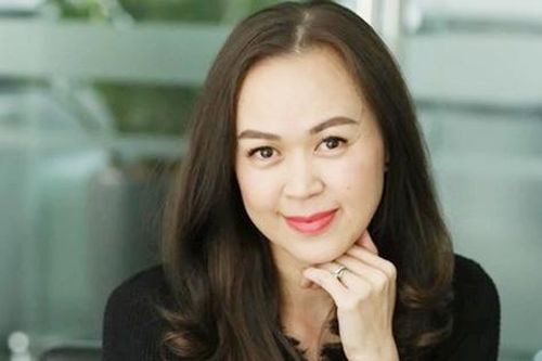Siêu mẫu Ngọc Nga: Bà hàng xóm ồn ào trong phim 'Mai', lấy chồng Tây, có 3 con vừa đẹp vừa học siêu giỏi