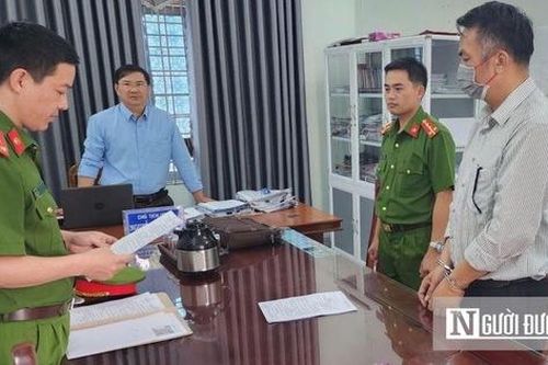 Đề nghị xử lý nguyên chủ tịch xã ký xác nhận hộ khẩu thường trú trái quy định cho đối tượng lừa đảo