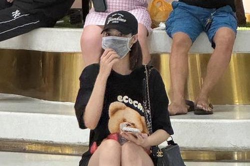 Á hậu Việt bị nghi cặp kè với bác sĩ hơn 26 tuổi: Hiện sống ẩn, toàn diện đồ che bụng