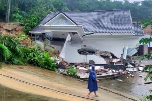Hà Nội: Sập biệt thự lúc rạng sáng, 7 người may mắn thoát chết