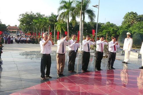 Tri Tôn tưởng nhớ công ơn Anh hùng liệt sĩ