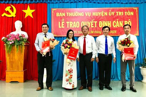 Thêm 3 cán bộ huyện Tri Tôn nhận nhiệm vụ mới