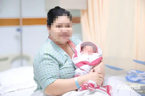 Gần 20 tiếng đỡ đẻ cho sản phụ nặng gần 100kg, có nhân xơ tử cung lớn