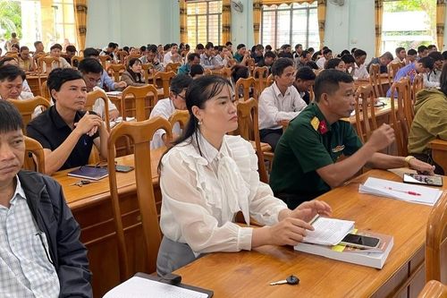 Kông Chro: Hơn 130 đại biểu tiếp thu các văn bản pháp luật mới