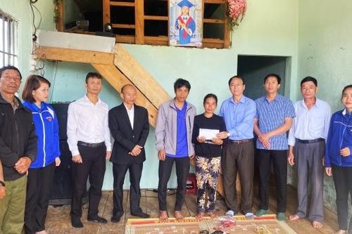 Bảo Lâm: Trao hỗ trợ 30 triệu đồng giúp gia đình có 2 con nhỏ bị đuối nước