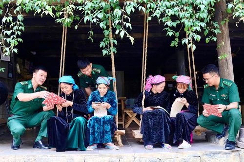 Kỳ II: Màu áo xanh giữa đại ngàn biên giới