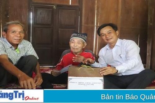 Phó Chủ tịch Thường trực HĐND tỉnh Nguyễn Chiến Thắng thăm các gia đình có công với cách mạng