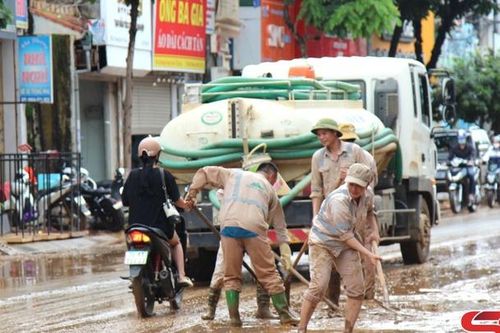 Tập trung xử lý môi trường sau mưa lũ