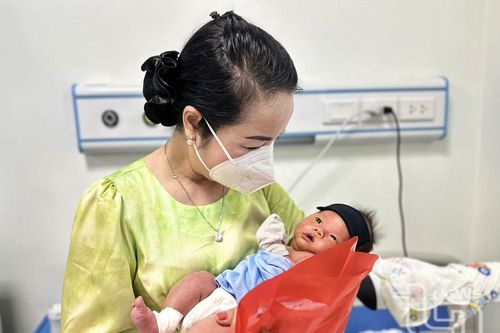 Tỷ số giới tính khi sinh 'hạ nhiệt'