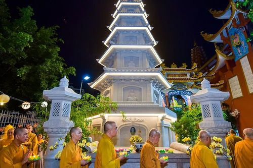 Chư Tăng, Phật tử tổ đình Vạn Thọ (Q.1) trang nghiêm tổ chức lễ vía Bồ-tát Quán Thế Âm