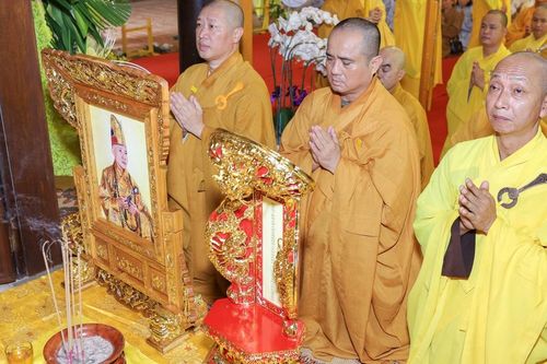 Thỉnh Giác linh Hòa thượng Thích Huệ Trí yết Phật, triều Tổ tại tổ đình Kim Tiên (Huế)
