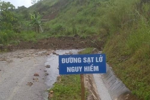 Mưa lũ làm hư hỏng, sạt lở nhiều công trình dân sinh ở Thanh Hóa