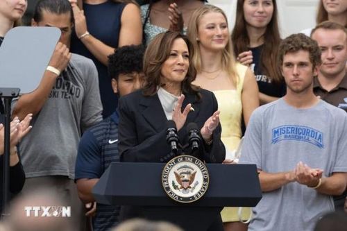 Bà Kamala Harris vượt lên dẫn trước ông Donald Trump?